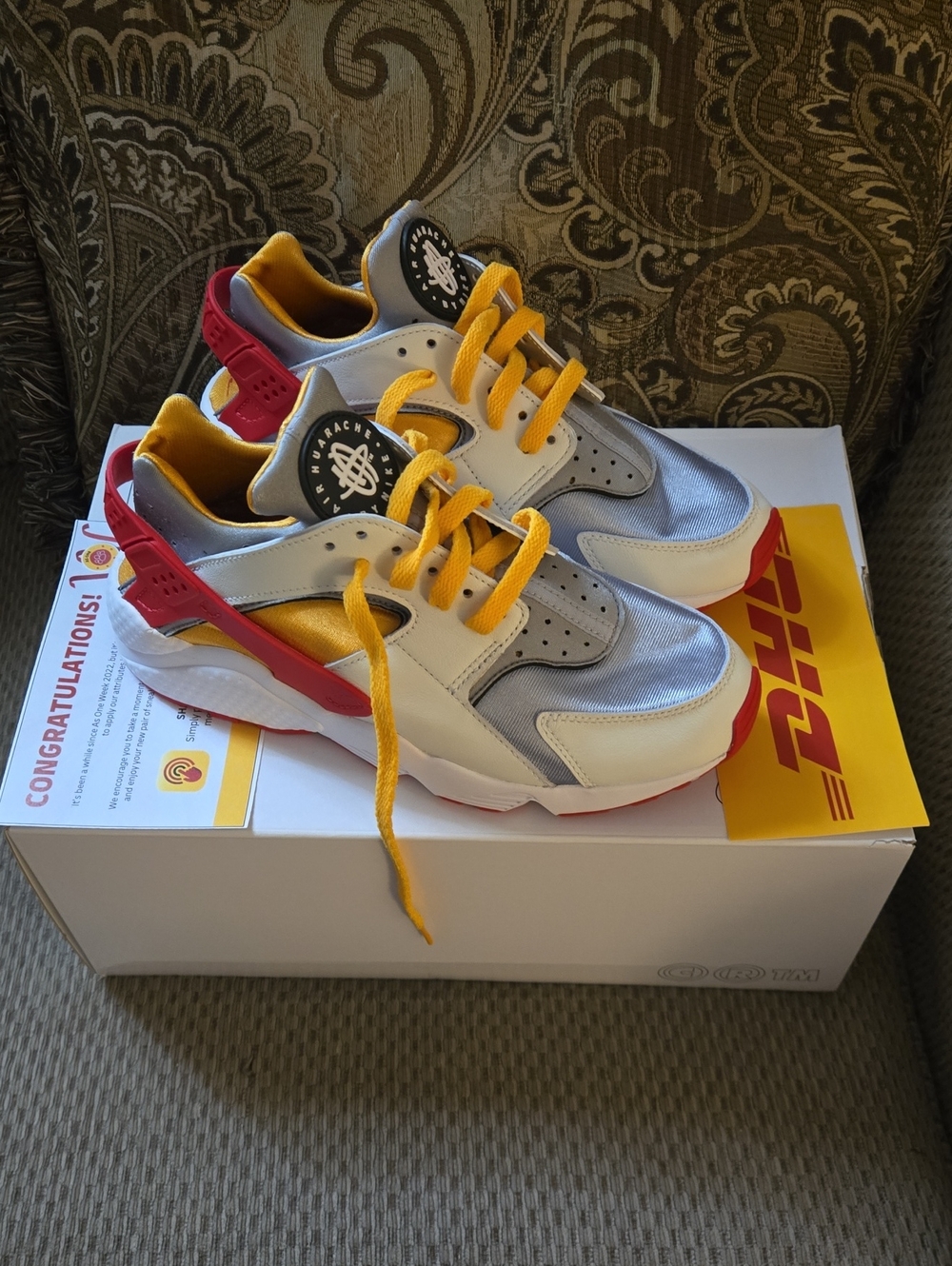 Men's 9.5 Nike Air Huarache Sneakers Designed For DHL